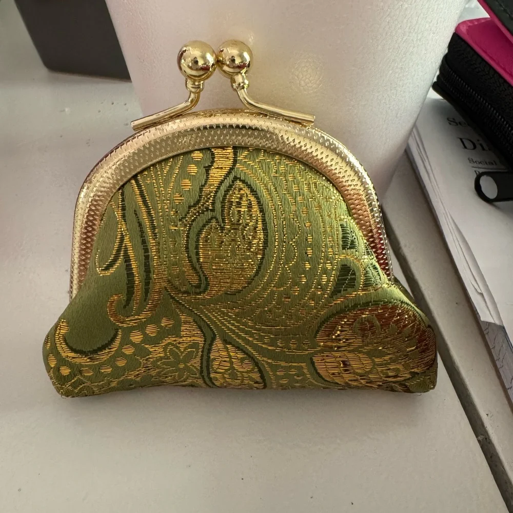 Kisslock Coin Purse - Brocade Print Small Clasp Vintage-Style Wallet - Picture 6 of 9